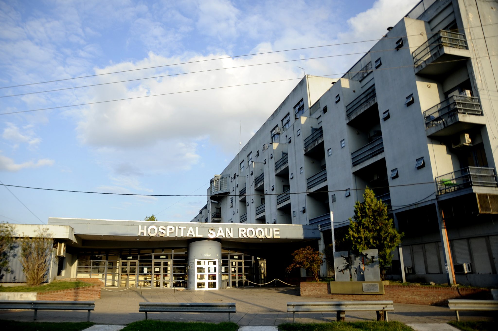 Un nene de 3 años recibió una descarga eléctrica en el patio de su casa y está grave