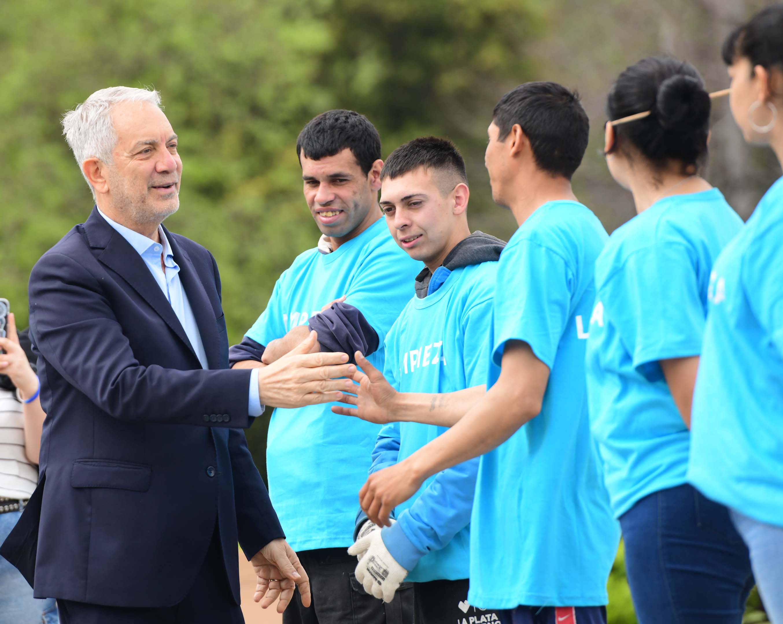 Julio Alak anunció un aumento del 56% el salario mínimo de municipales