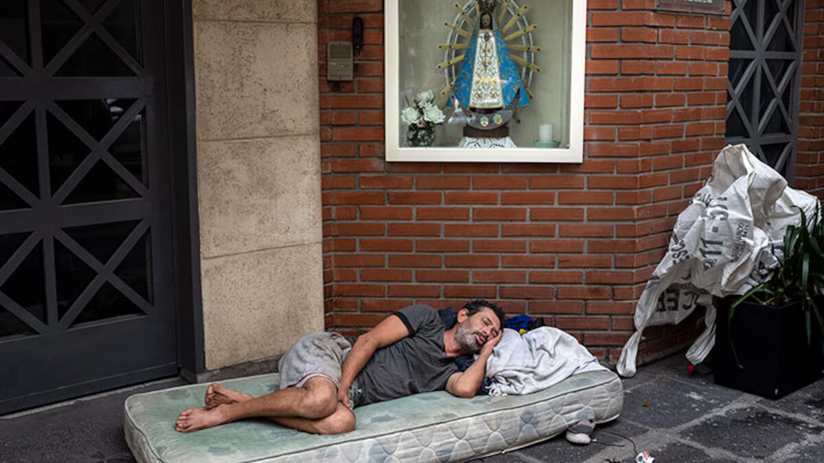 Según el INDEC, la pobreza bajó al 38,1% al cierre del 2024