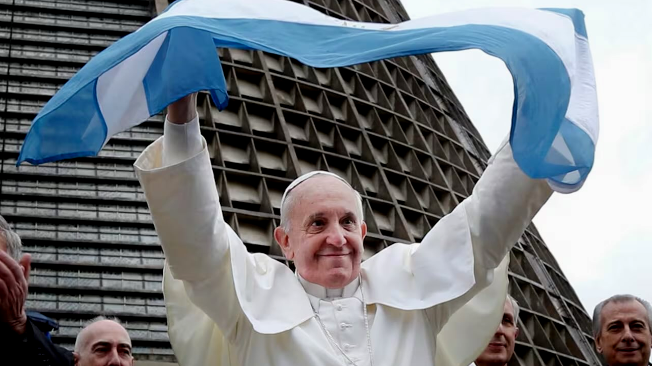 El Gobierno decretó siete días de duelo nacional por la muerte del Papa Francisco