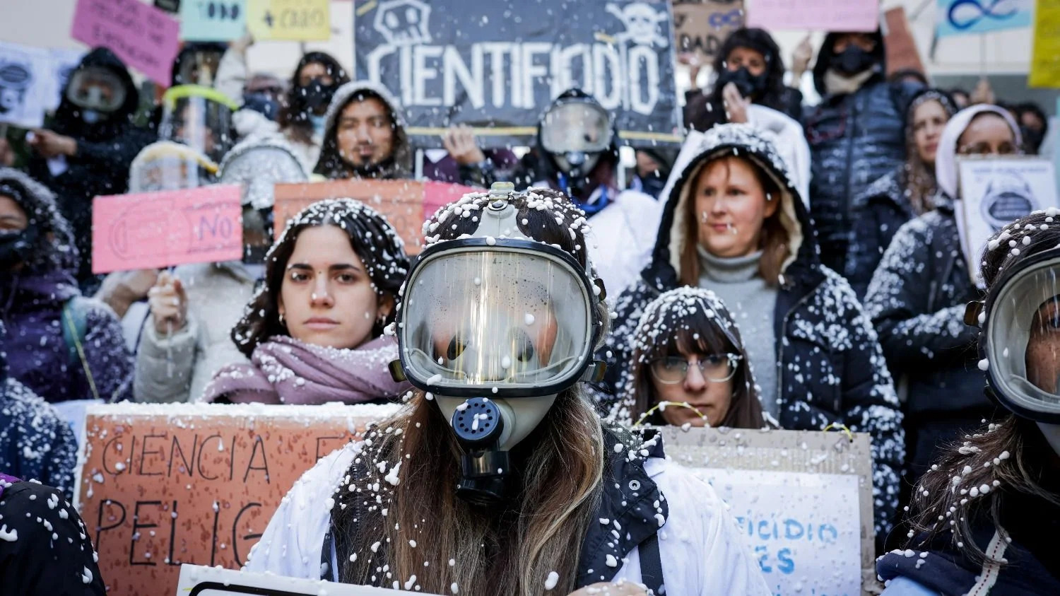 Científicos realizaron una protesta federal contra el «cientificidio»