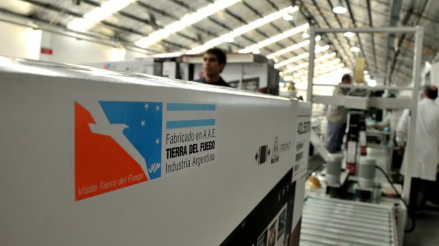 Paro total en Tierra del Fuego por la quita de aranceles a celulares