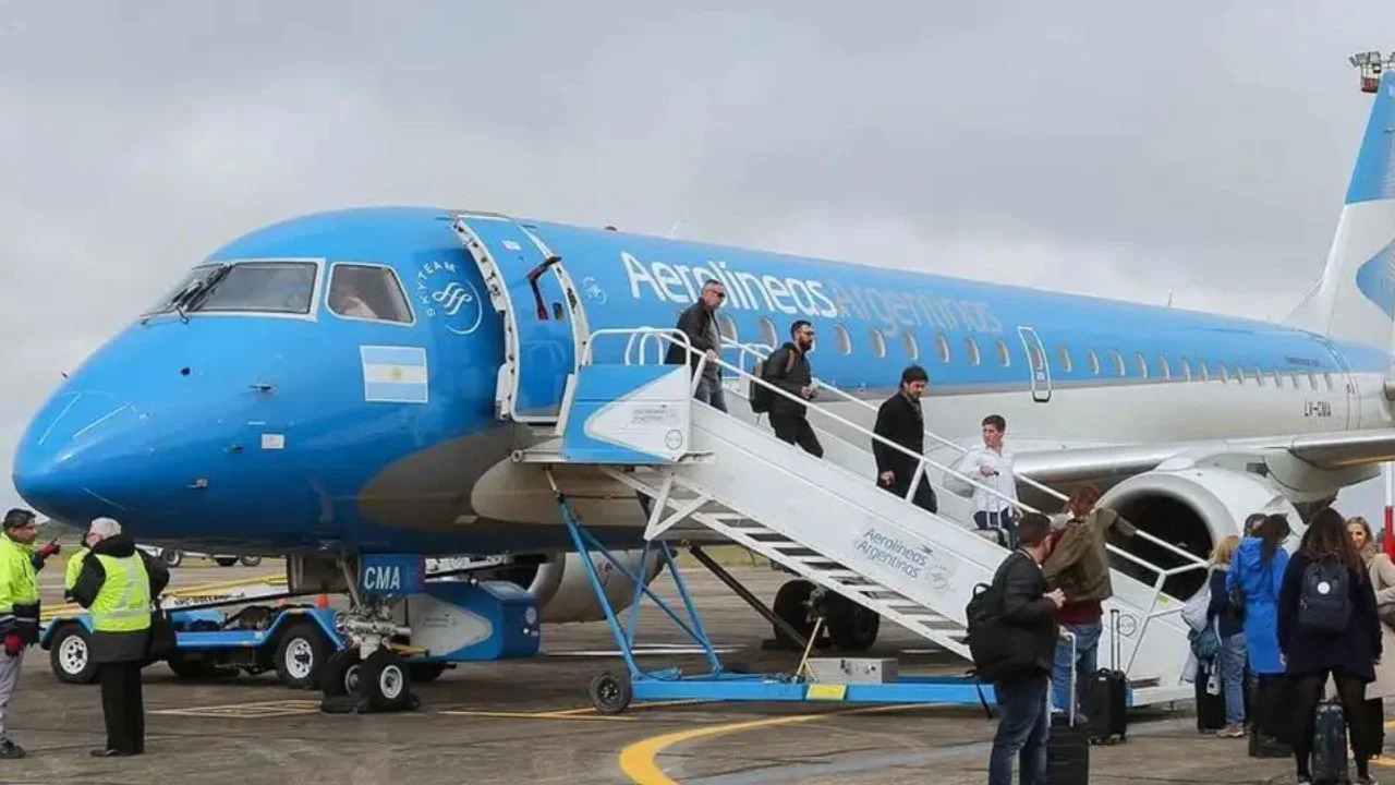 Pilotos de Aerolíneas Argentinas anunciaron paro para el martes 10 de junio