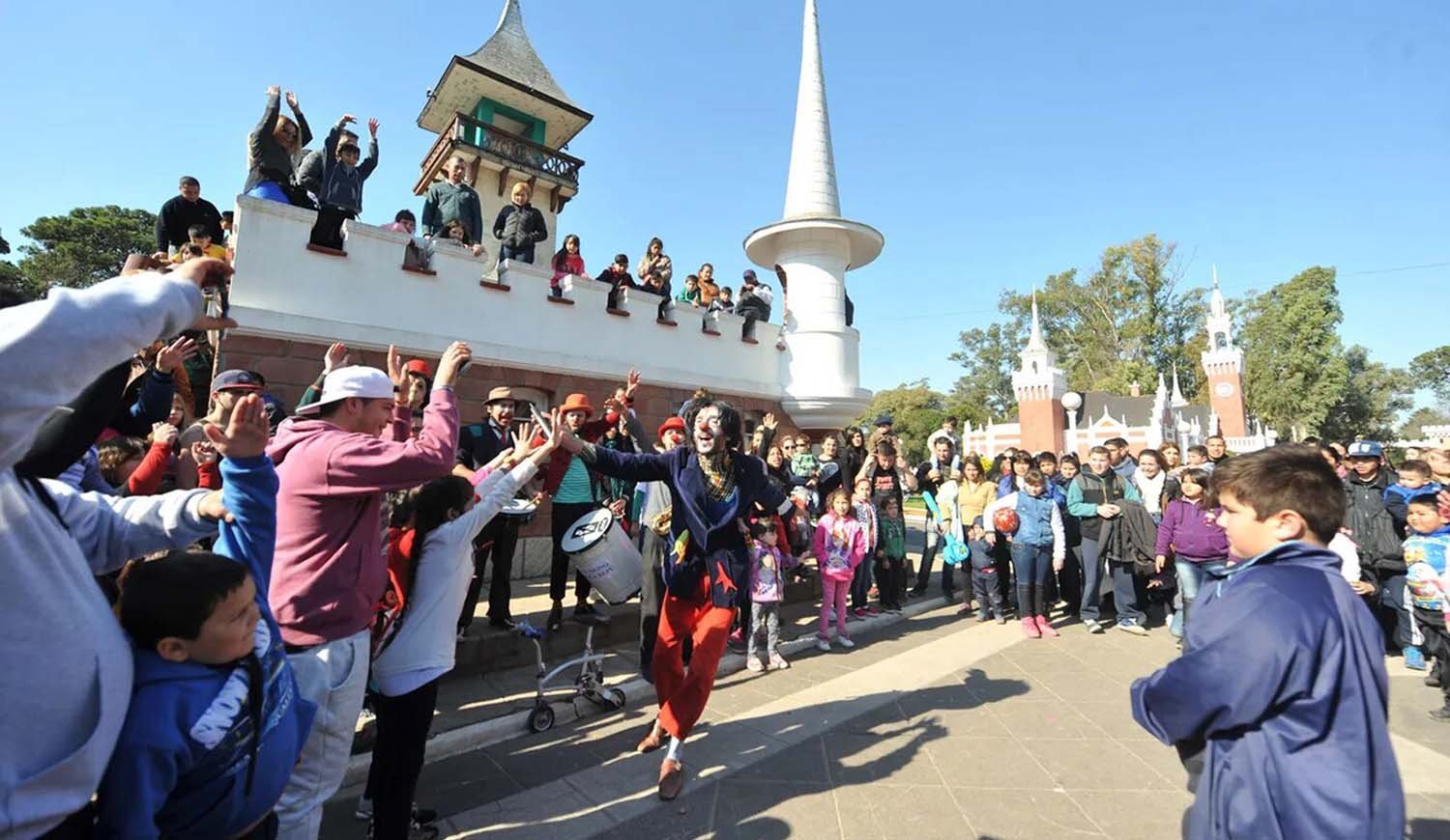El turismo en La Plata rompió la tendencia negativa y registró un leve repunte